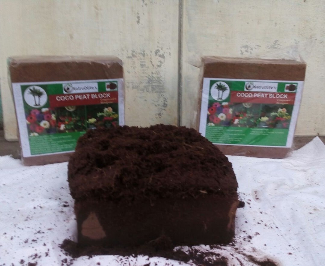 Cocogarden® Cocopeat Block - Expands Up to 75 litres of Coco Peat Powder & Cocogarden Enriched Vermicompost 5 Kg - Effective and Complete Plant Food